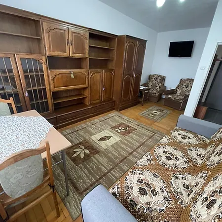 Apartament, Very Quiet And Area, 30 Minutes From Untold, Free Parking 아파트