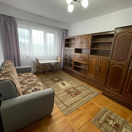 아파트 Apartament, Very Quiet And Area, 30 Minutes From Untold, Free Parking 클루지나포카